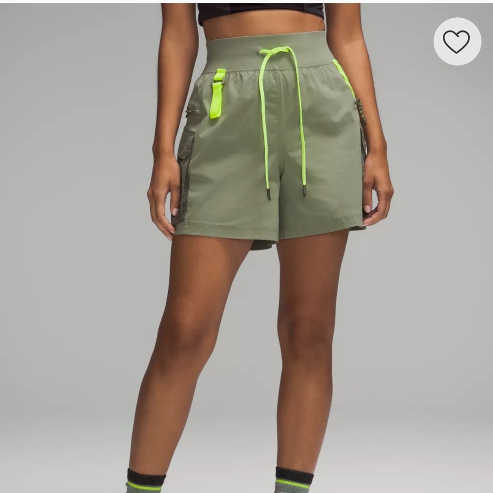 Lululemon Cargo High Rise Hiking Shorts 5” Size 8